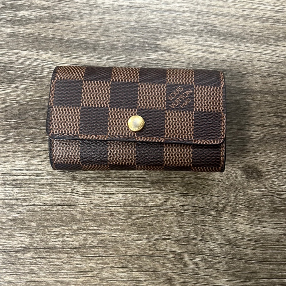 Louis Vuitton 6 key holder